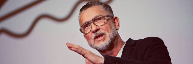 Illustrasjon av − Tek Norge forsvarer plattformmakten, ikke barnas frihet