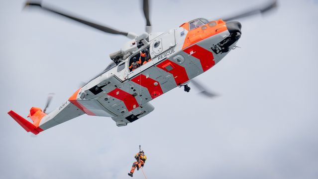 Ber regjeringen kjøpe flere redningshelikoptre