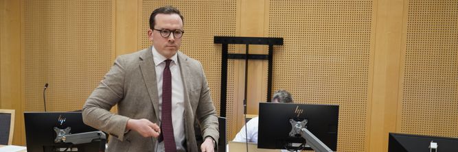 Illustrasjon av Offiser i Forsvaret siktet etter utbetaling av Ukraina-støtte