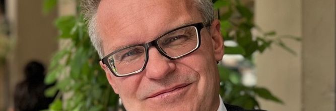 Illustrasjon av – Dette slår ned som en bombe
