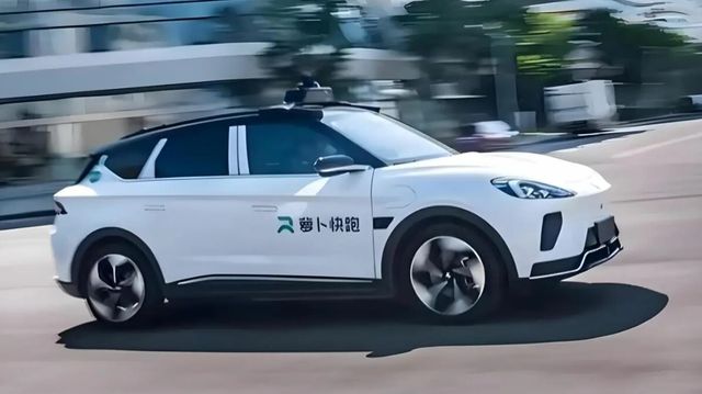 Tesla henger flere år etter: Robottaxiene kjører allerede rundt i Kina