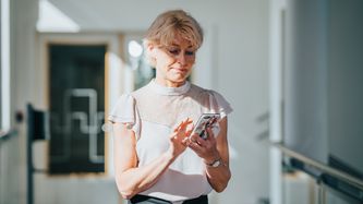 Illustrasjon av Nkom ber Telia og Lyse om å sikre nødanrop