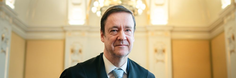 Illustrasjon av Derfor nekter avdelingsdirektøren i Forsvarsmateriell å forklare seg