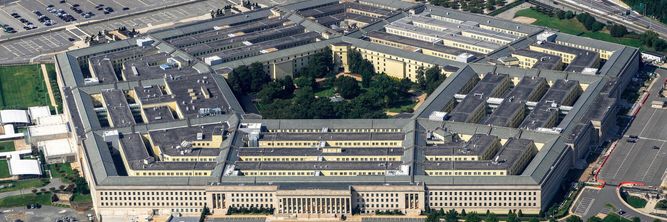 Illustrasjon av Pentagon har gått «all in» på KI: – Gir en enorm fordel