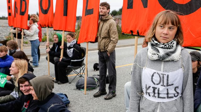 Fire personer anholdt under aksjonen ved Mongstad
