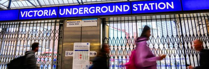 Illustrasjon av Britene vil drive «The Tube» med solkraft