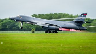 Illustrasjon av USA får ikke angripe Iran fra britiske baser