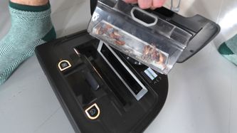 Illustrasjon av Hevder han hacket 7000 robotstøvsugere ved uhell