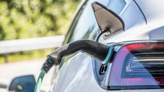 Illustrasjon av Ladeselskapene Aneo Mobility og Elaway samlet under nytt navn
