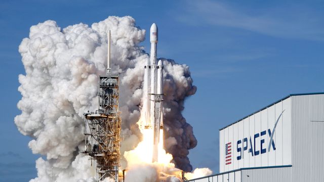 SpaceX prises til 1765 milliarder dollar før børsnotering