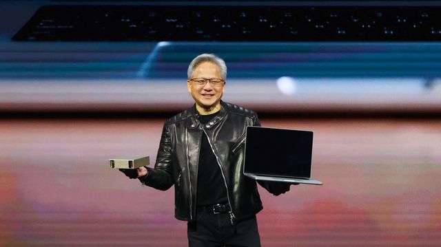 Lanserer muskuløs «KI-superdatamaskin» som får plass på pulten din