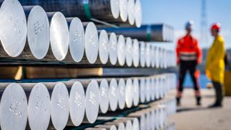 Illustrasjon av Fall i inntektene for Norsk Hydro