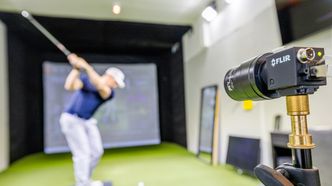 Illustrasjon av Tiger Woods bruker golfverktøy fra Trondheim