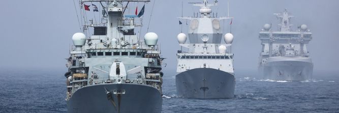 Illustrasjon av Britisk fregatt har med norske missiler til Stillehavet
