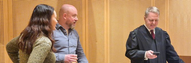 Illustrasjon av IT-ansatt sparket: − Et inngrep i ytringsfriheten