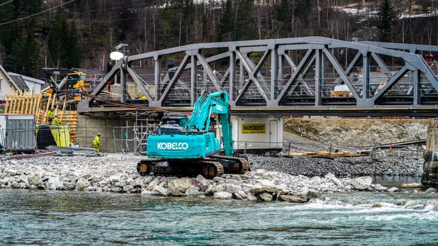 Dovrebanen kan trolig gjenåpne i april etter utbedring av Otta bru