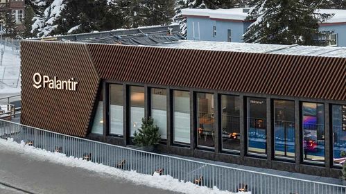 Illustrasjon av Åpnet seg for norsk presse – bak lukkede dører