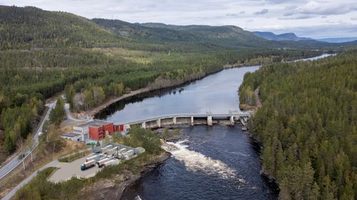 Illustrasjon av Overskudd på elvekraft skal bli til grønt hydrogen