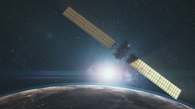 Satellitter lekker: Samtaler, SMS og data kan snappes opp for en billig penge