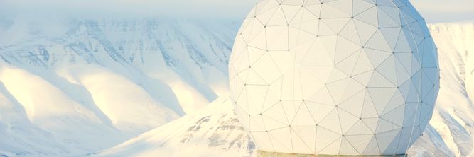 Illustrasjon av  Kongsberg får millionbot for ulovlig satellittkommunikasjon