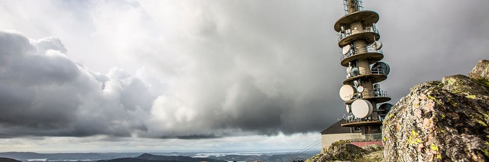 Illustrasjon av 12 DAB-sendere gikk på reservestrøm under stormen Amy