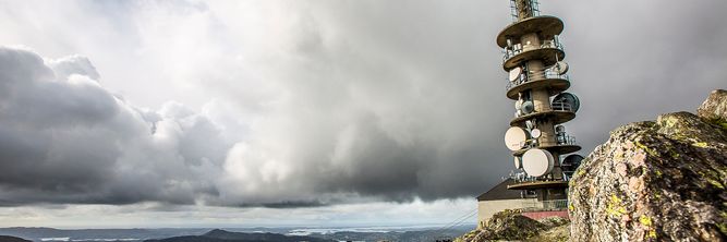 Illustrasjon av 12 DAB-sendere gikk på reservestrøm under stormen Amy