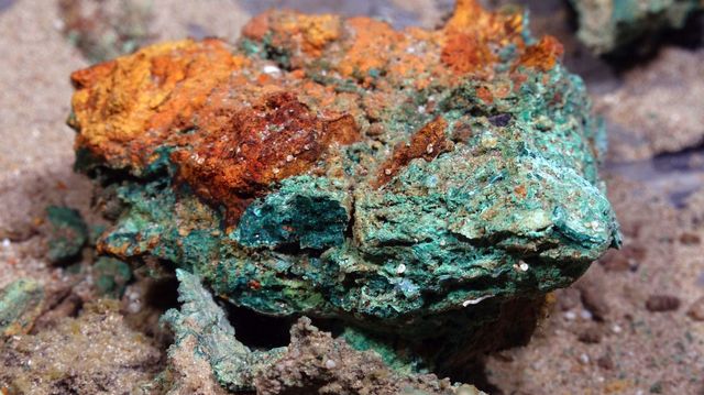 Nytt funn av stor sulfidforekomst på havbunnen: – Interessant