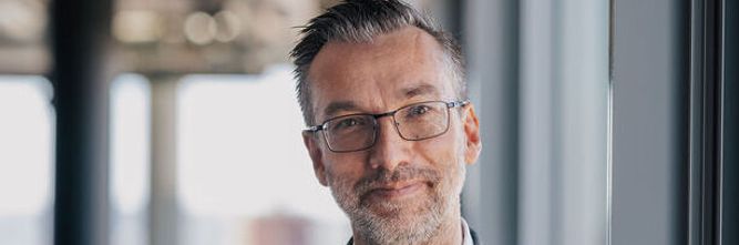 Illustrasjon av Bekymringen er ikke hvilke bransjer som rammes – men hvem som rammes