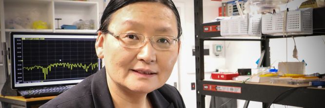 Illustrasjon av Lys-basert KI-brikke kutter varme og strøm