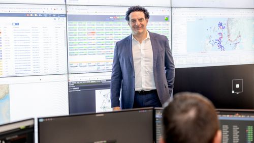 Illustrasjon av Norsk sjøfiberkjempe går i land