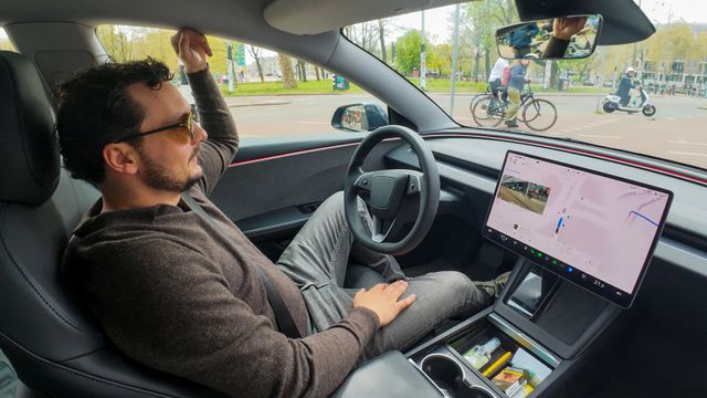 Danmark godkjenner Tesla-selvkjøring