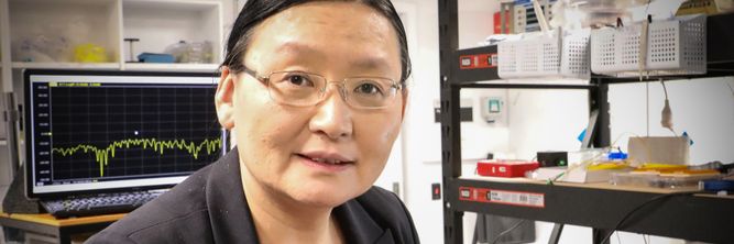 Illustrasjon av Lys-basert KI-brikke kutter varme og strøm