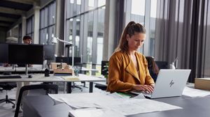 Med AI tar PC-en rollen som virtuell produsent i videomøtet