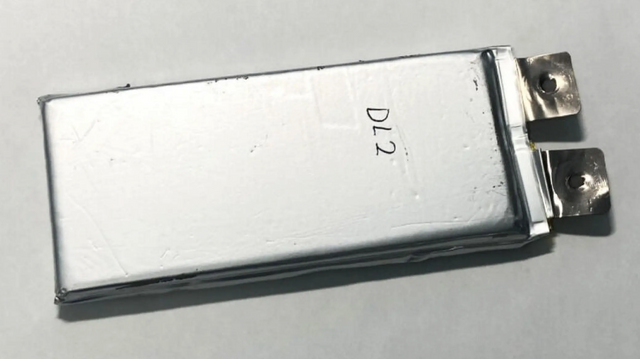 Donut Labs skadede battericelle begynte ikke å brenne under lading