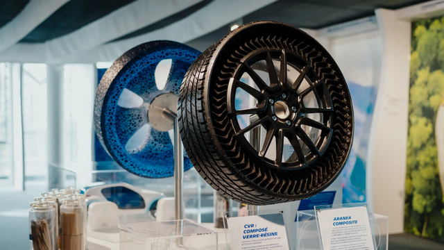 Michelin vil ha strengere krav til utslipp fra bildekk – men luftfrie dekk ligger fortsatt langt frem i tid