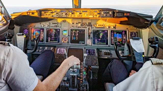 Det blinker og uler i cockpiten: Villedende GPS-signaler truer flysikkerheten