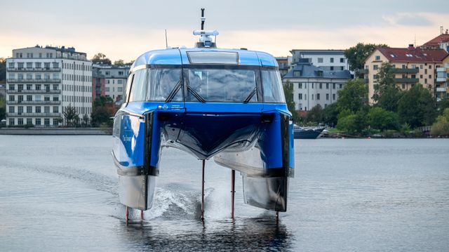 Tester eldrevet hydrofoil som pendlerbåt