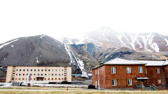 Russisk gruveselskap får sette opp syv meter høyt kors på Svalbard