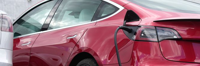 Illustrasjon av Forbyr skjulte dørhåndtak etter flere dødsulykker