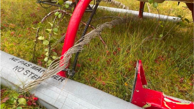 Kraftlinja var ikke merket: Helikopteret hektet seg fast