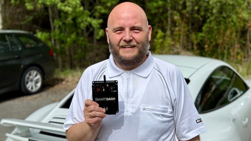 Illustrasjon av Han vil gjøre deg til en bedre racingsjåfør