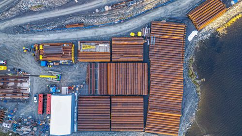 Illustrasjon av De siste av de 130 pelene er støpt