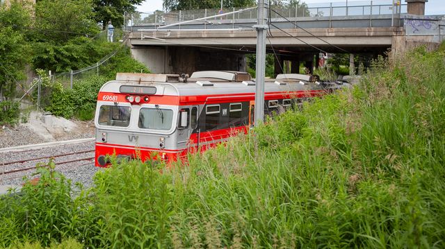 Varmen slår ut ventilasjon og kompressorer på 40 år gamle lokaltog