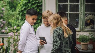 Illustrasjon av Innfører sosiale medier-sperre for barn