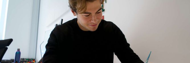 Illustrasjon av Måtte google pennegrep før møte med fyllepenn og skrivemaskin