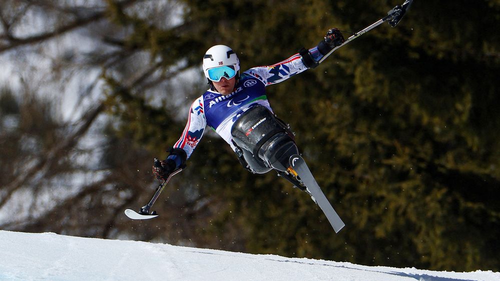 Illustrasjon av – Det er liten forskjell på stygge fall og den frekkeste linjen