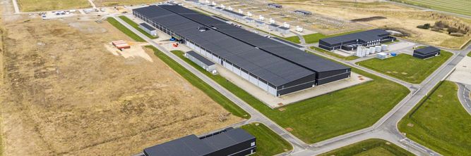 Illustrasjon av Når de enorme maskinhallene først er i drift, er det ikke mange jobber igjen 