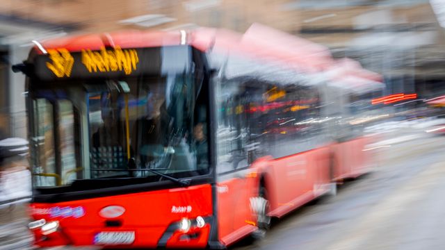 Ruter har gitt opp å ettermontere varmepumper i bussene – går for utslippsløsning