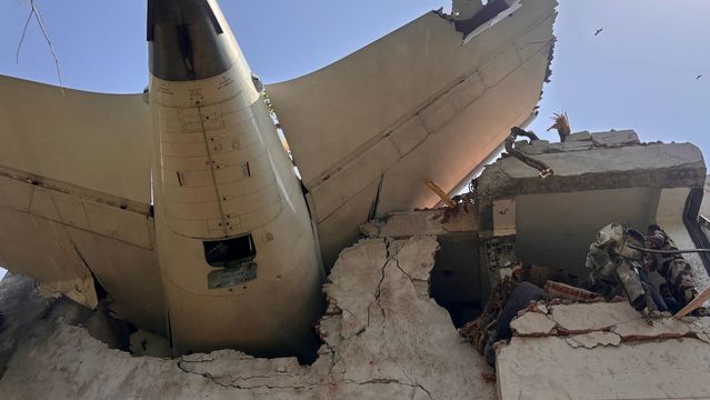 Over 240 døde da passasjerfly styrtet i India