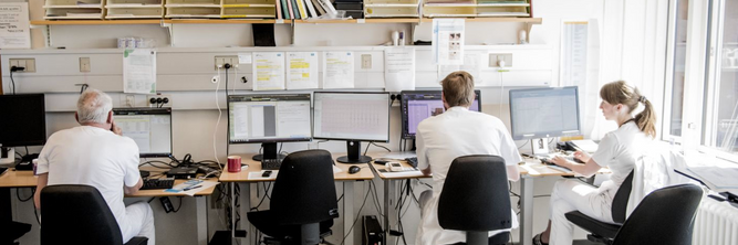 Illustrasjon av – Bruker verdifull arbeidstid på å rette feil og trene algoritmer